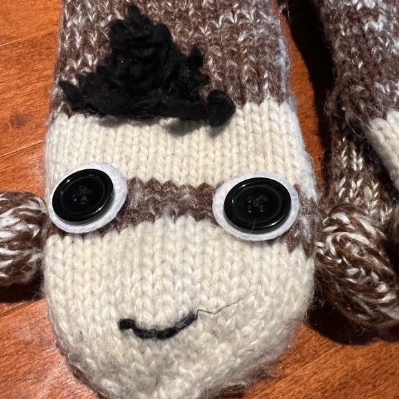 Monkey hat and mittens - Picture 8 of 10